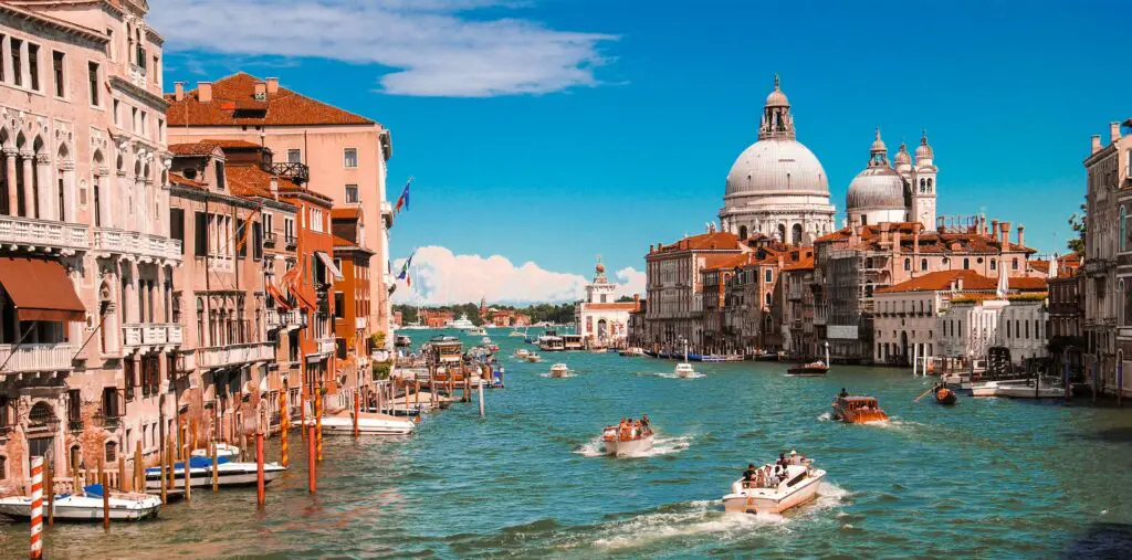 How Long Can Tourists Stay In Italy Without A Visa?
